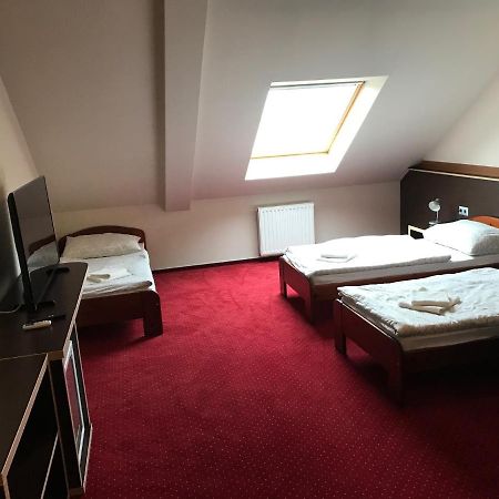 코마롬 Aranytal Panzio B&B 외부 사진