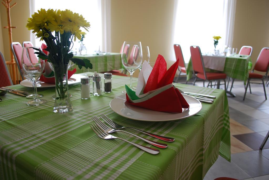 코마롬 Aranytal Panzio B&B 외부 사진