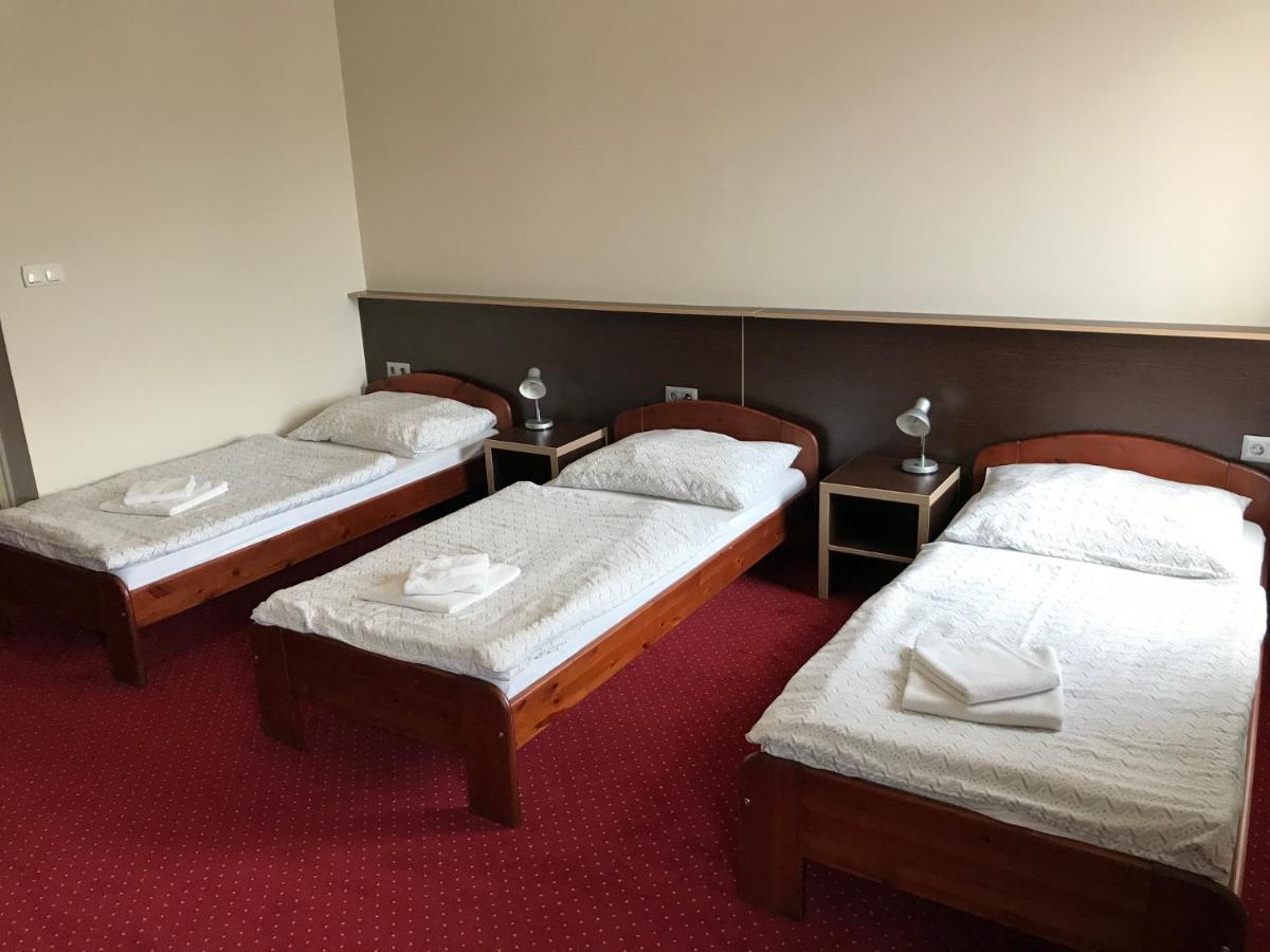 코마롬 Aranytal Panzio B&B 외부 사진