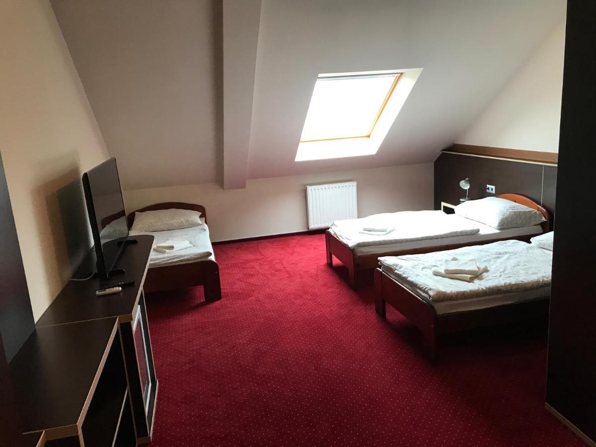 코마롬 Aranytal Panzio B&B 외부 사진